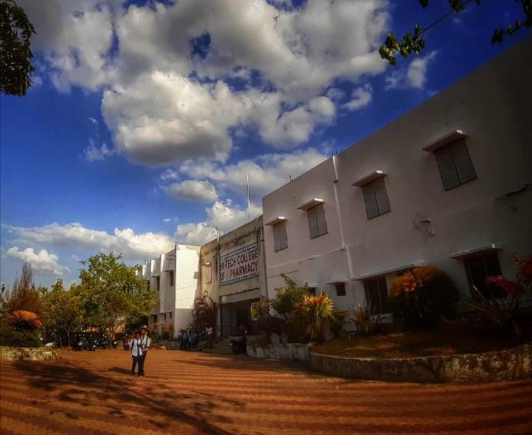 HiTech College of Pharmacy Chandrapur Academic Building photo 2